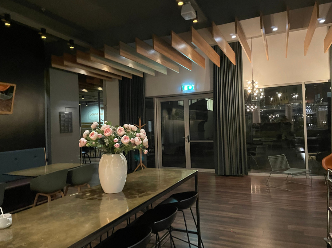 米德加杜尔中央酒店主图