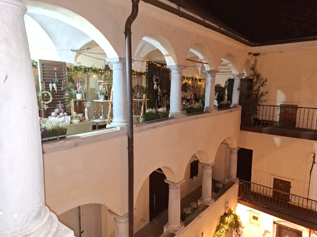 Schloss burgau-Burgau必去景点