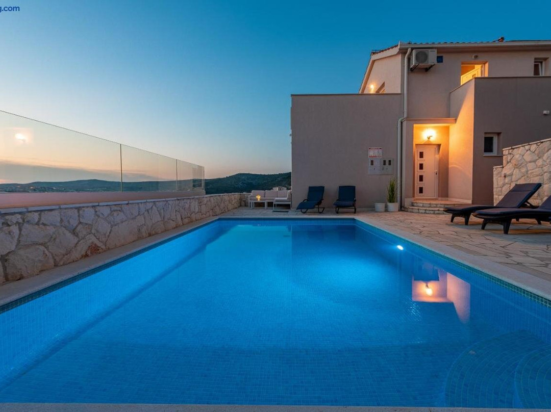 Villa Mona Apartments