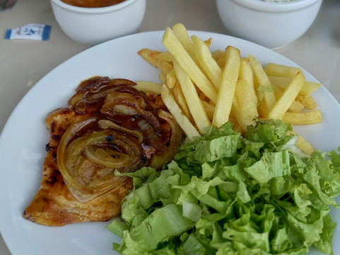 阿伊拉海滩酒店主图