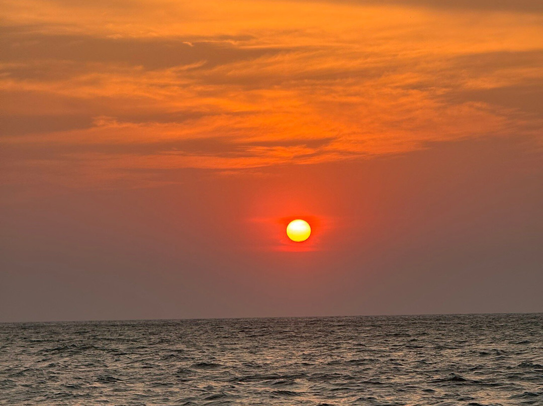 Half Moon Beach景点图片