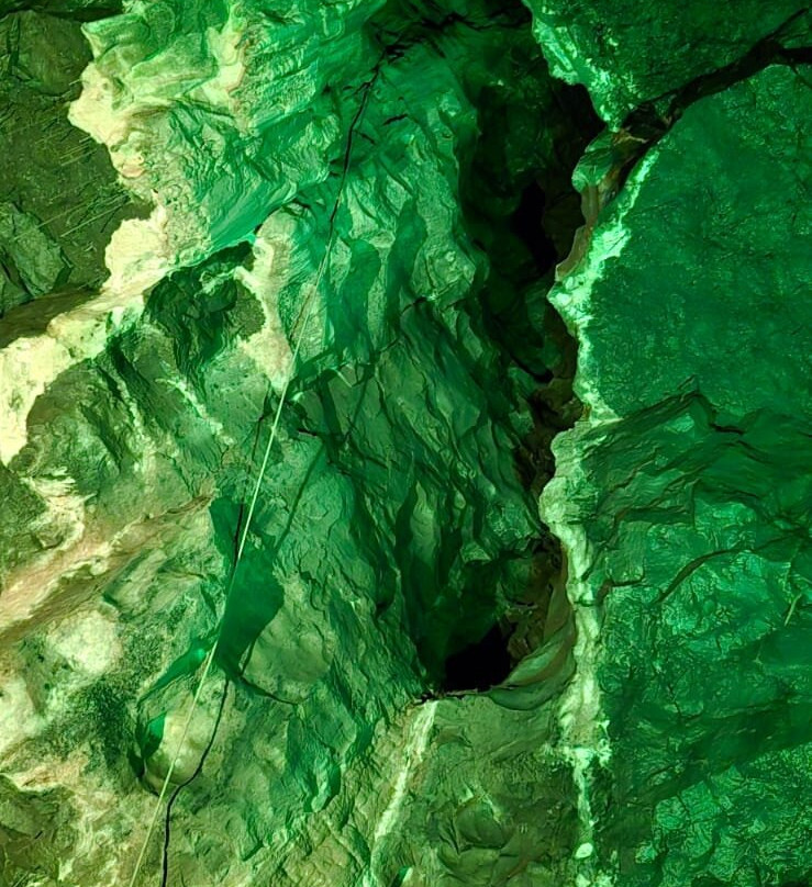 White Scar Cave景点图片