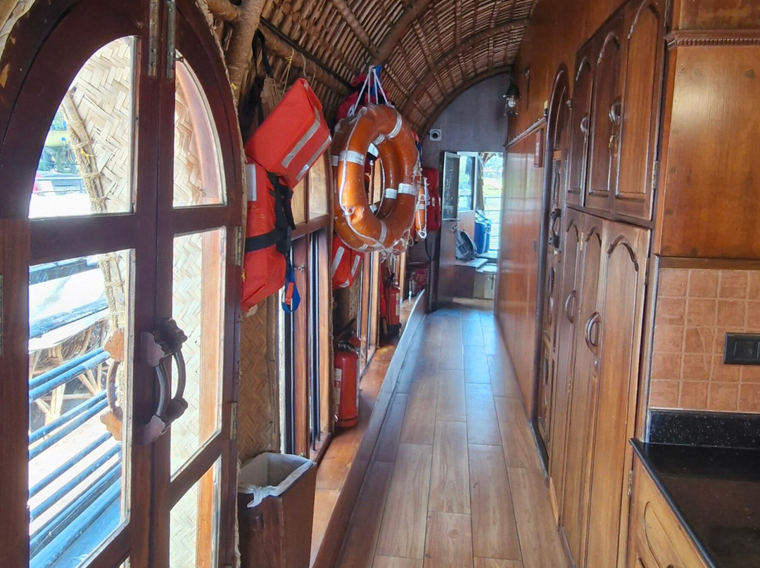 库马拉孔湖畔度假村主图