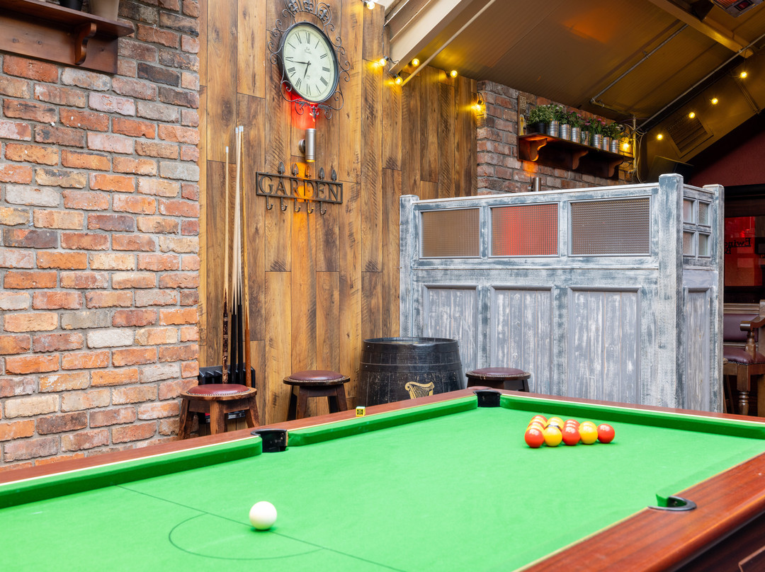Ewings Bar & Accomodation主图