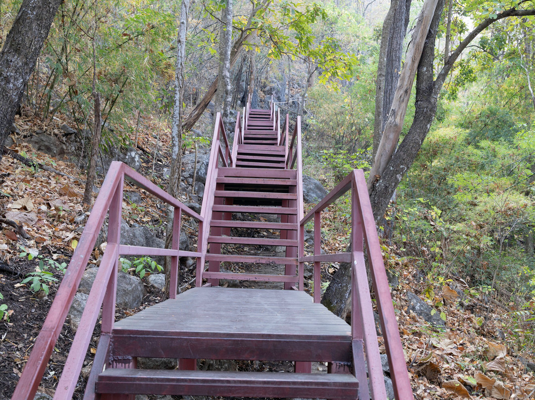 Wat Chaloem Phra Kiat-暖武里必去景点