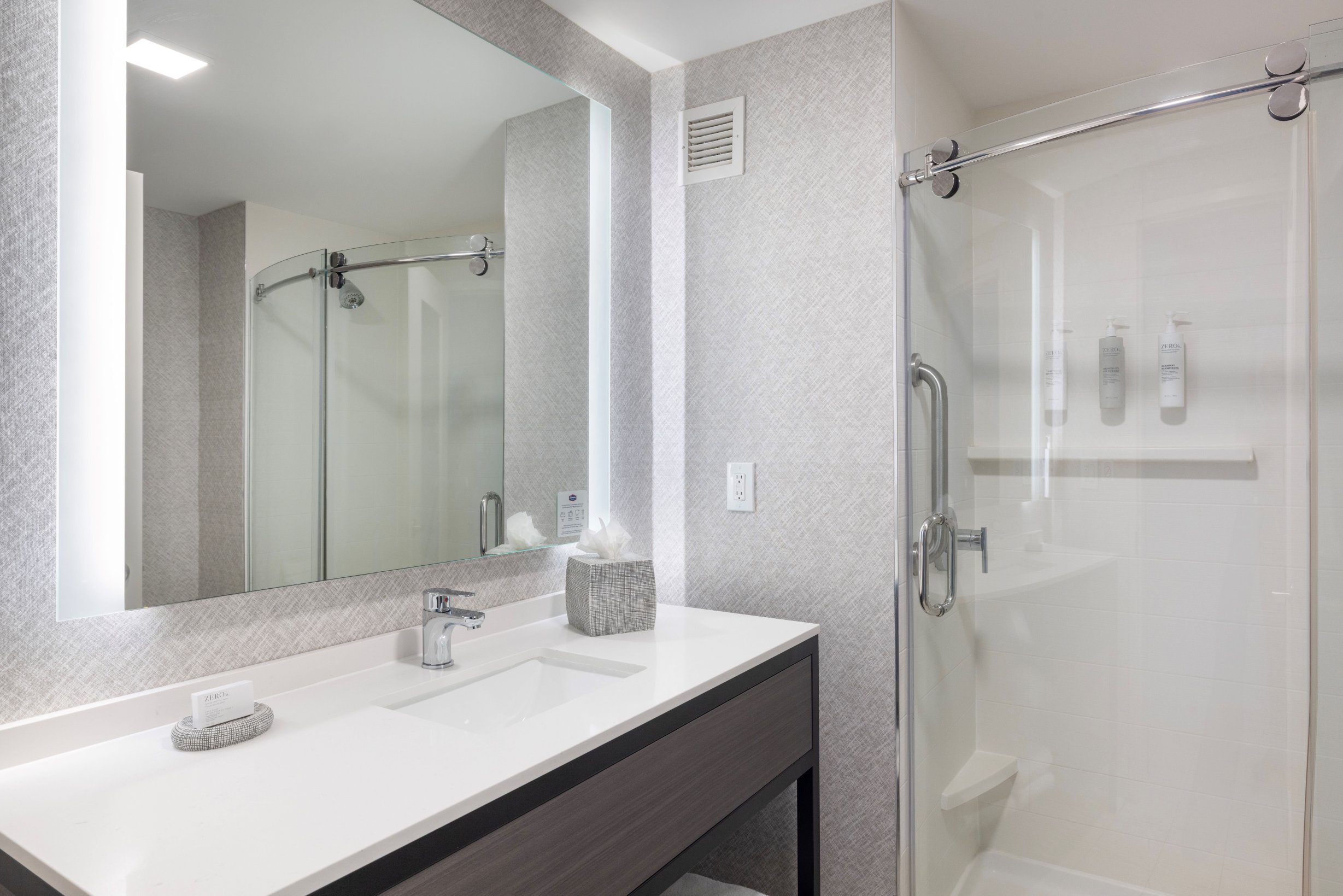 希尔顿欢朋套房酒店-普茨茅斯市区-浴室