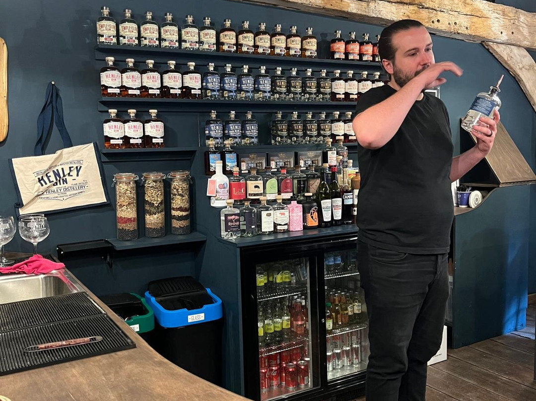 The Henley Distillery Gin Experience景点图片