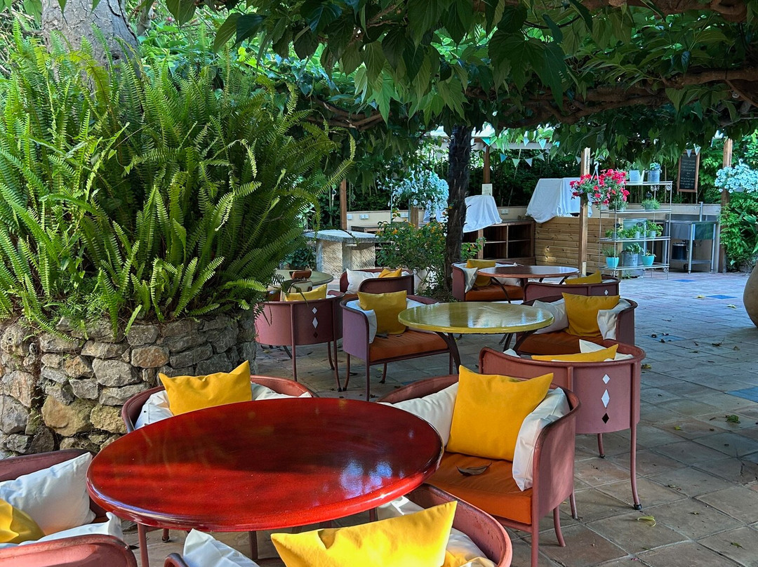 圣瓦雷里酒店主图