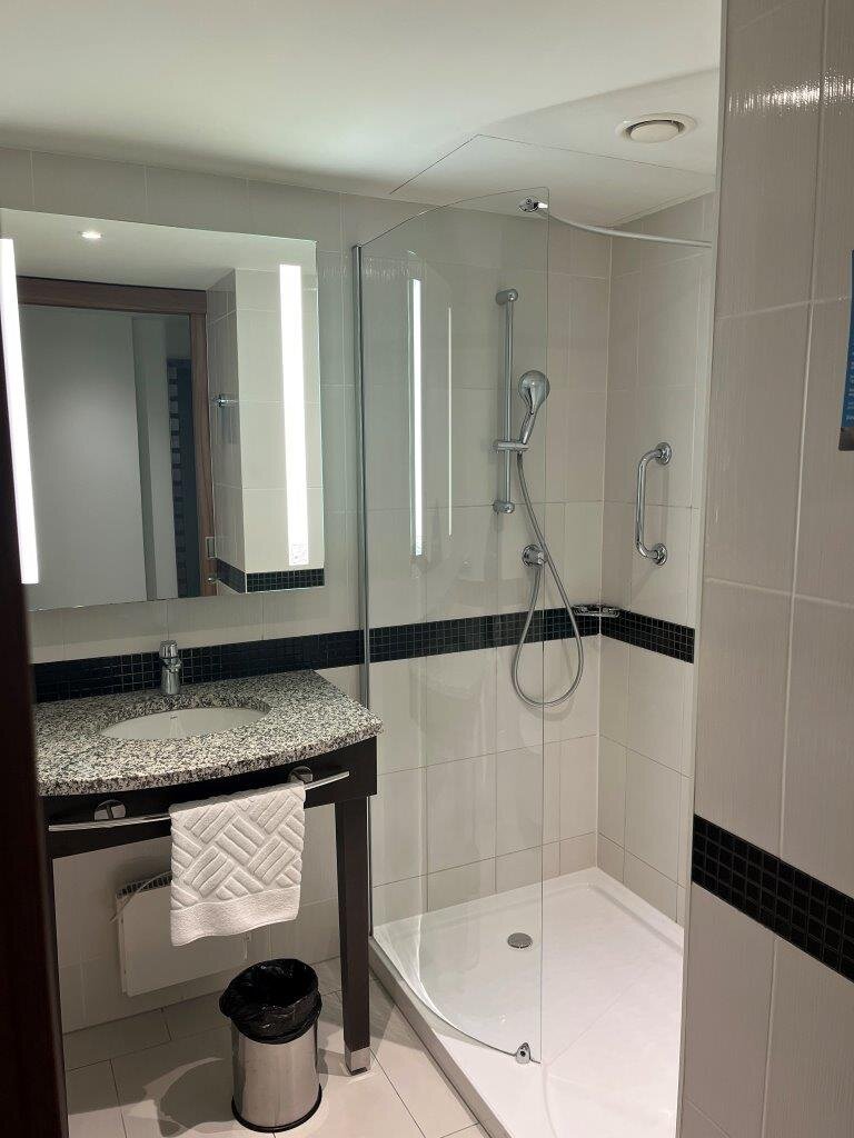 华沙市中心希尔顿欢朋酒店-浴室