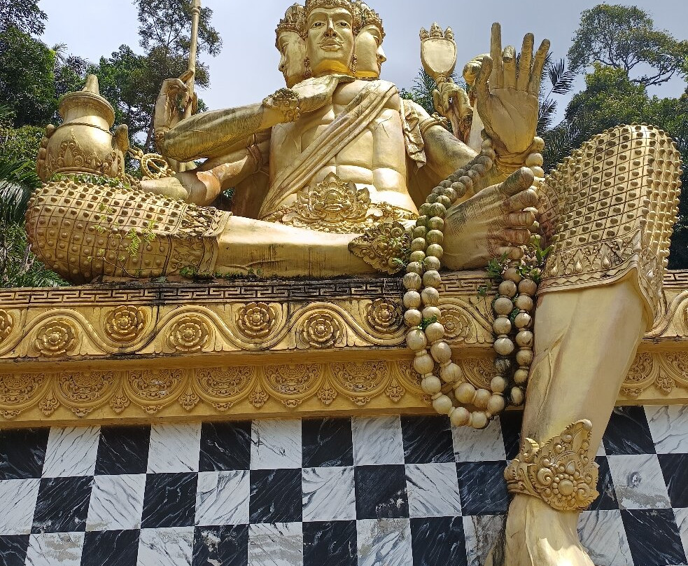 Jagasatru Waterfall-卡朗阿森必去景点