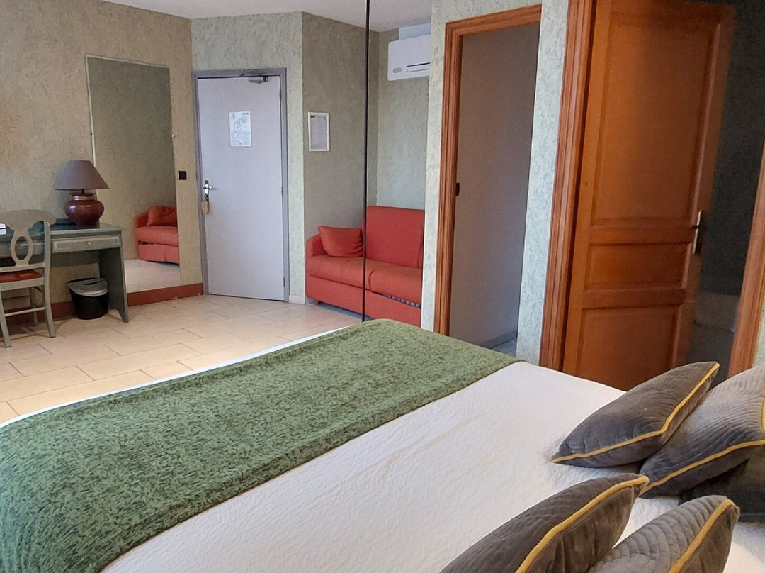 翘鼻麻鸭之家酒店主图