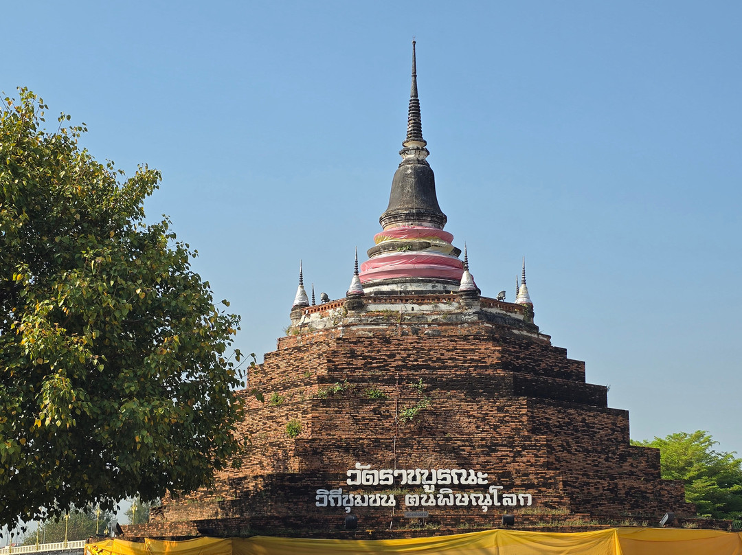 Wat Ratcha Burada Temple-彭世洛必去景点