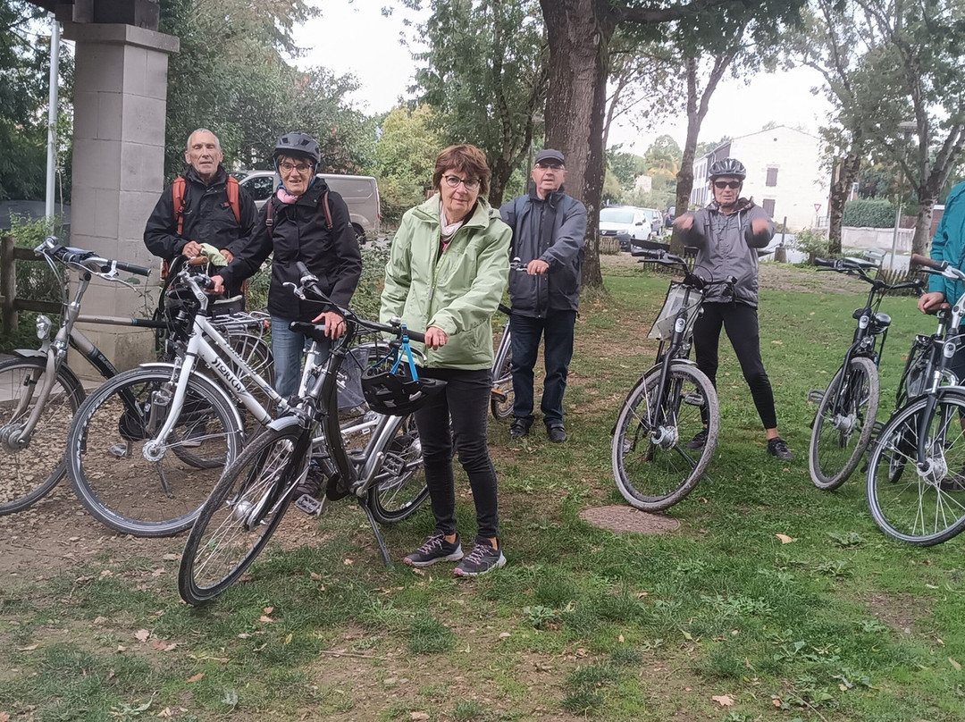 Embarcadère Port de Montfaucon-Saint-Hilaire-la-Palud必去景点