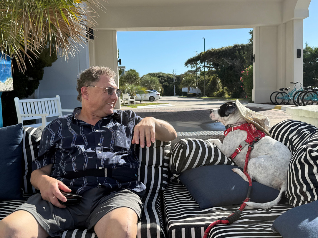 大西洋海滩希尔顿恒庭旅馆及套房酒店主图