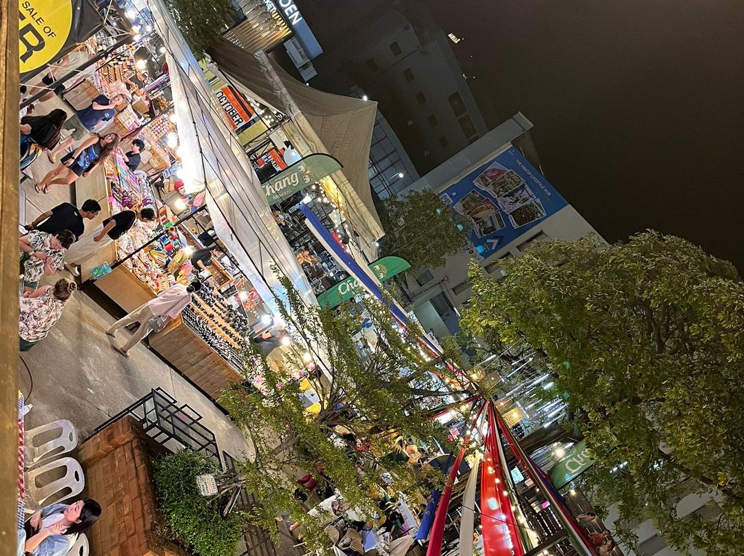 Phaploen Market-清迈必去景点