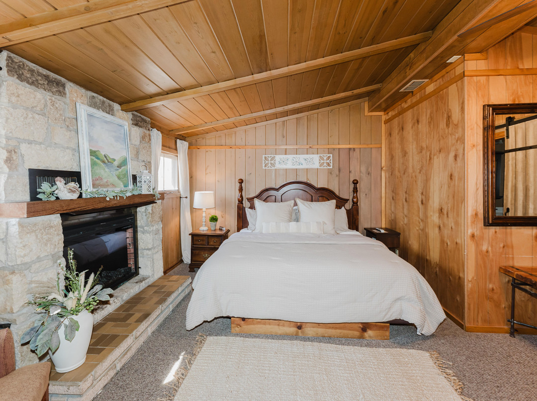 Happy Hollow Resort主图