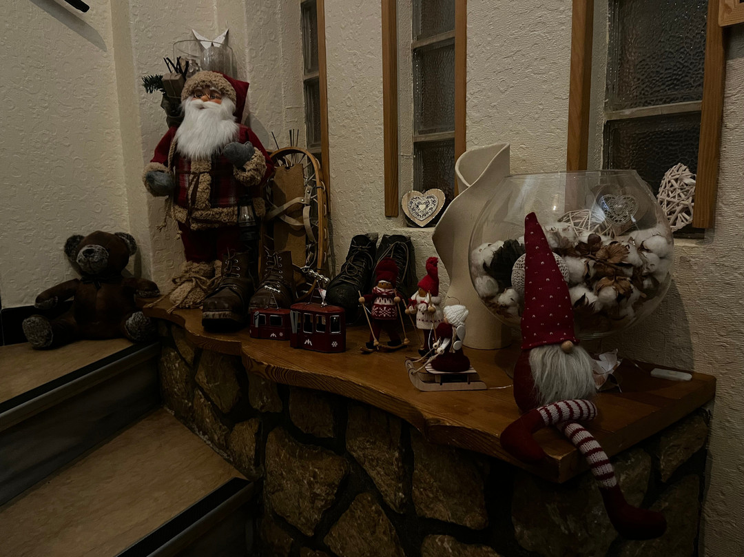 Autrans酒店住宿-Hôtel Au Feu de Bois