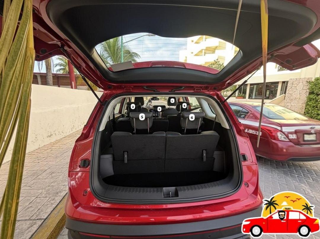 Taxi en Isla Mujeres by Charlie Martinez