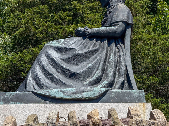 Whistler's Mother Statue-Ashland必去景点