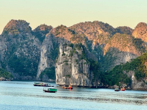 Amethyst Day Cruise-下龙湾必去景点