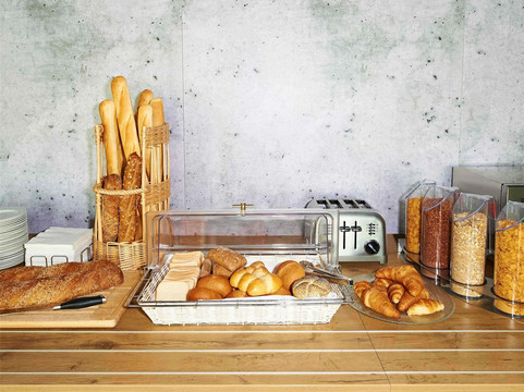 苏黎世城西宜必思快捷酒店主图