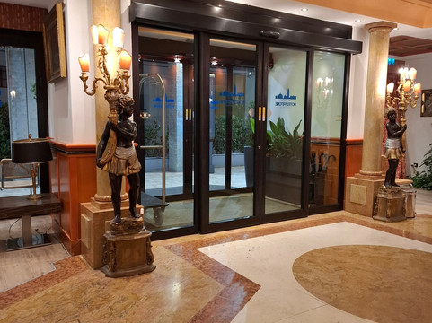 特里桐贝斯特韦斯特酒店主图