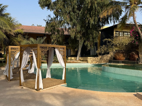 犀牛水疗度假酒店主图