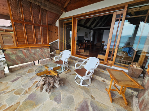 Ri Kynjai Serenity by the Lake主图