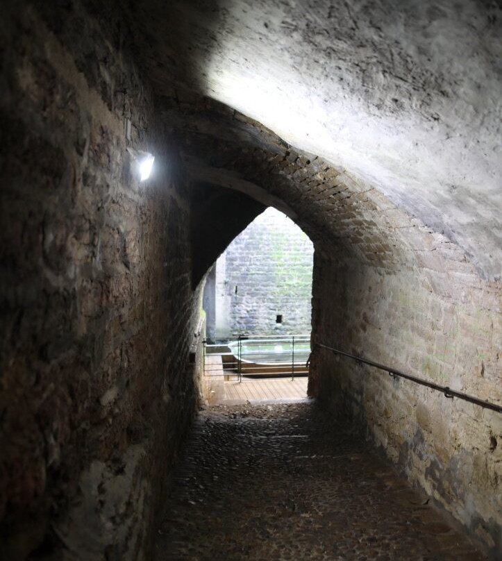 La Fontaine aux Lépreux-多勒必去景点