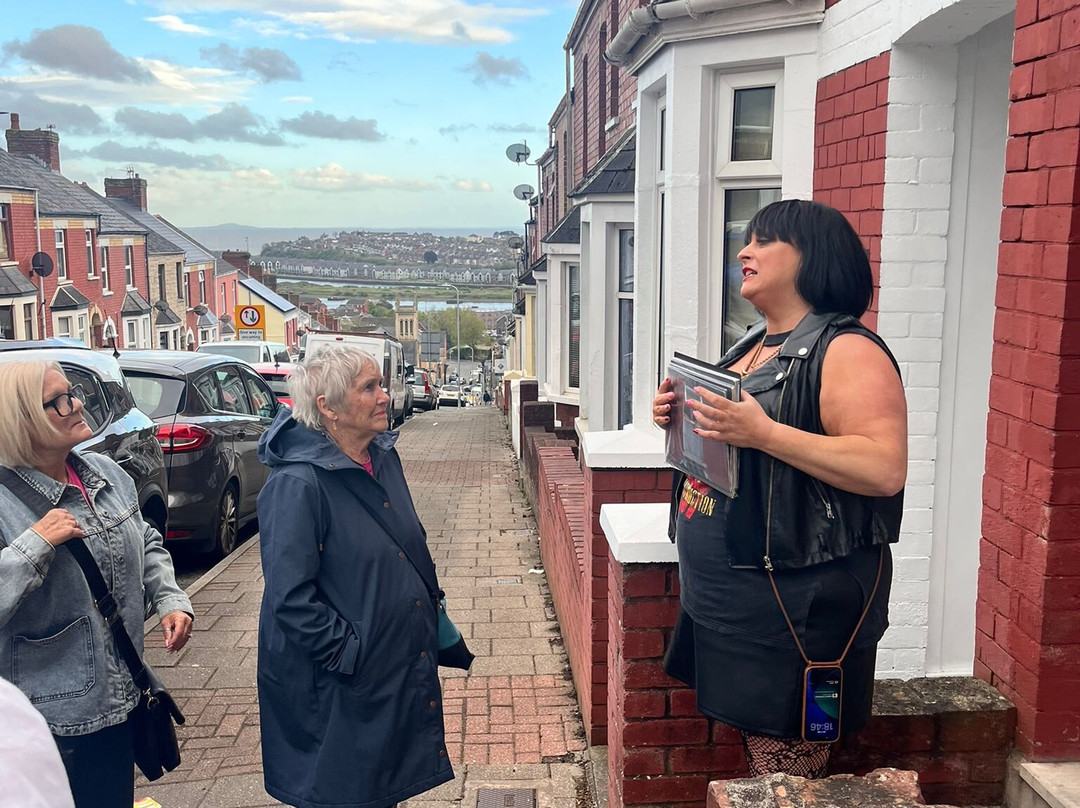 Barry Island Tours (pub Crawl Tours With Knock Off Nessa As Your Guide)-巴里必去景点