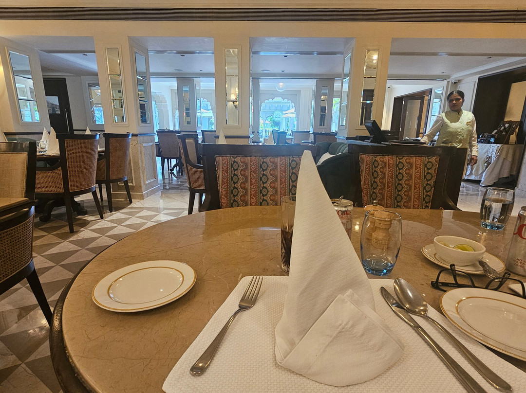 瓜利尔泰姬乌莎基兰宫殿酒店主图