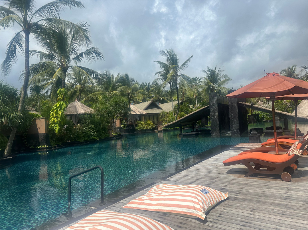 巴厘岛瑞吉度假酒店主图