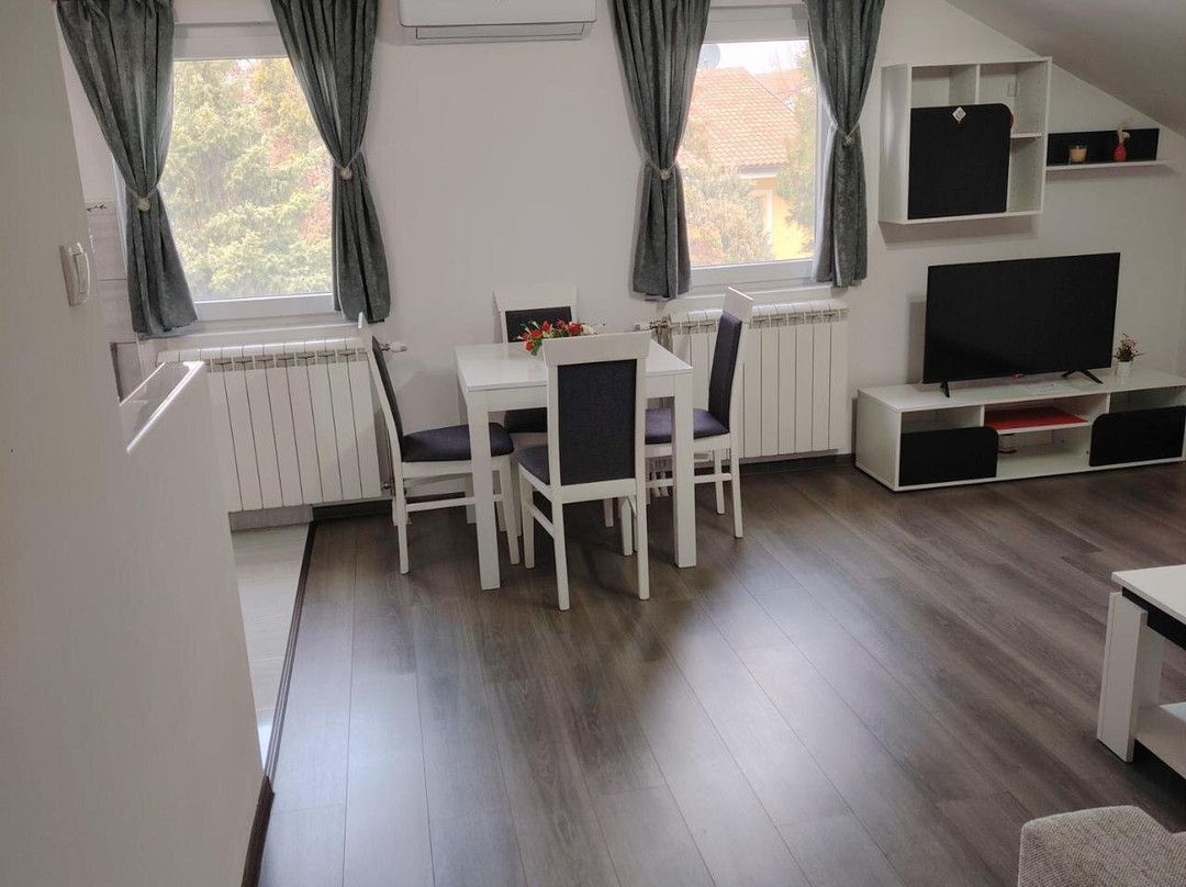 Elena Airport Apartments
