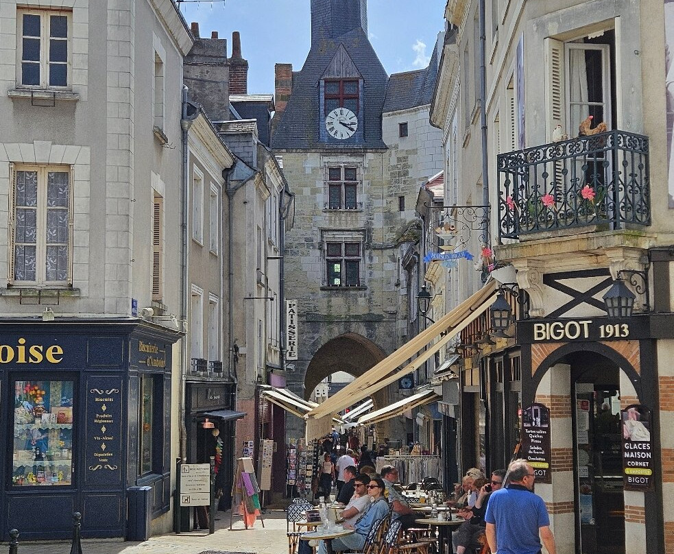 Tour De L’Horloge-昂布瓦斯必去景点