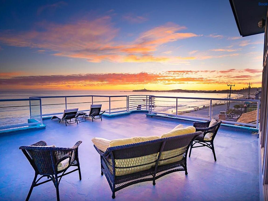 Luxury Beachfront Penthouse Walk to the Beach Restaurants Entertainment