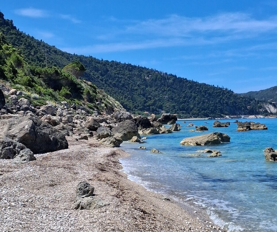 Pefkoulia Beach-Tsoukaladhes必去景点
