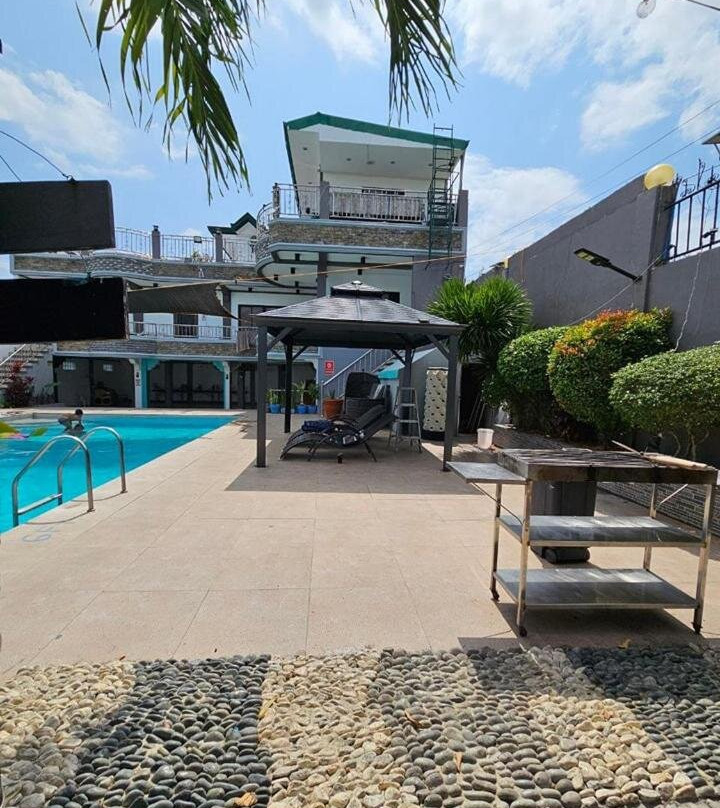 Crestscente Skye Villa Resort