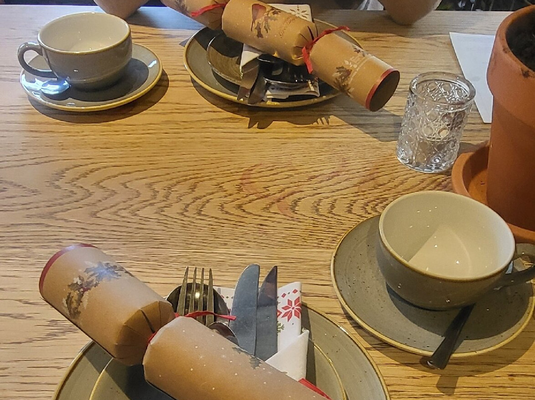 野猪酒店主图