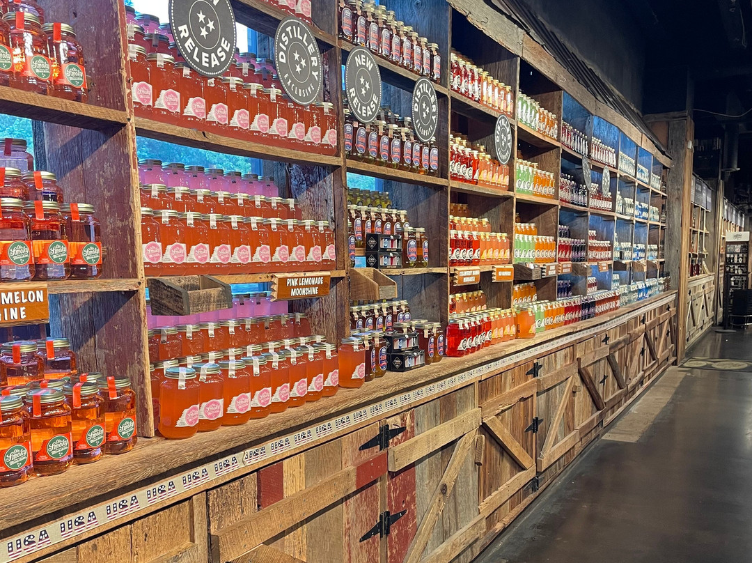 Ole Smoky Distillery - The Holler-盖林柏格必去景点