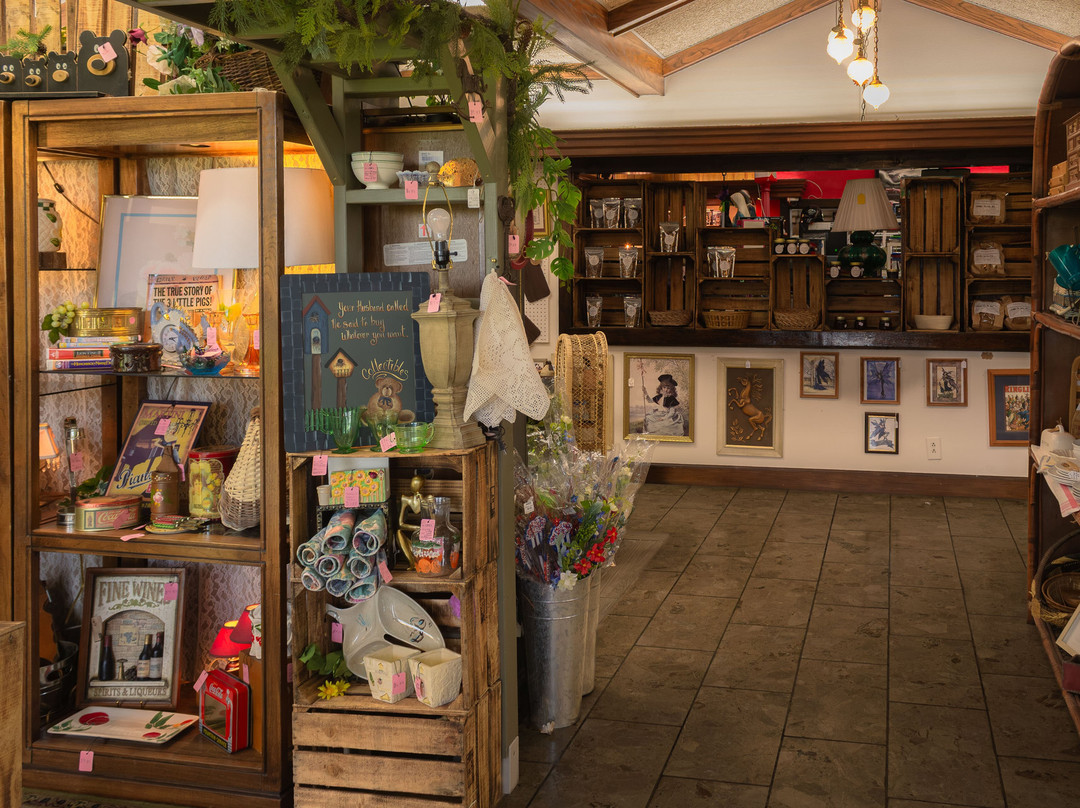 Hwy 102 Flea Market and Antique Mall-罗杰斯必去景点