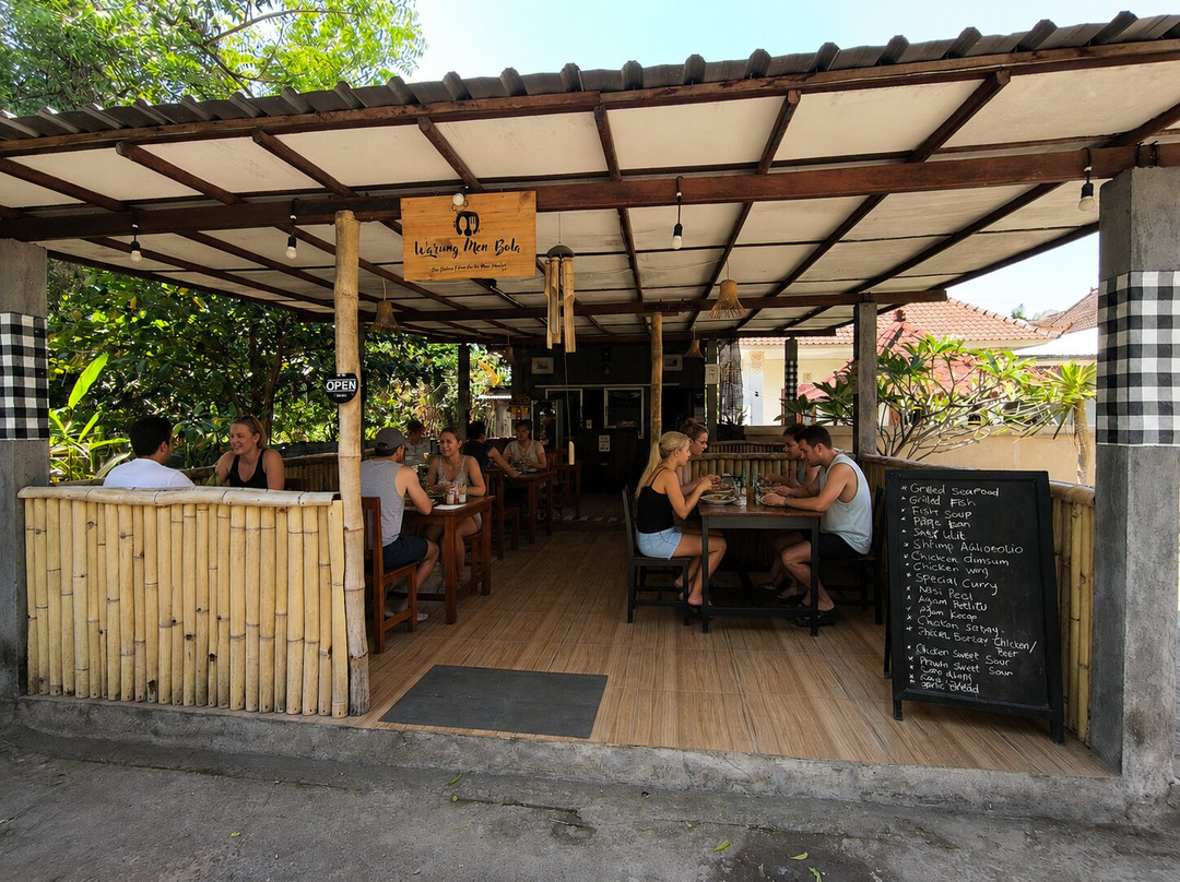 Warung Men Bola Pemuteran
