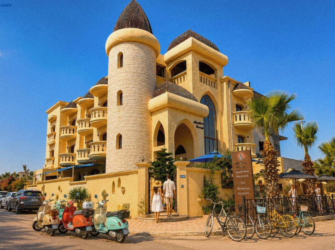 Laourient Apartments