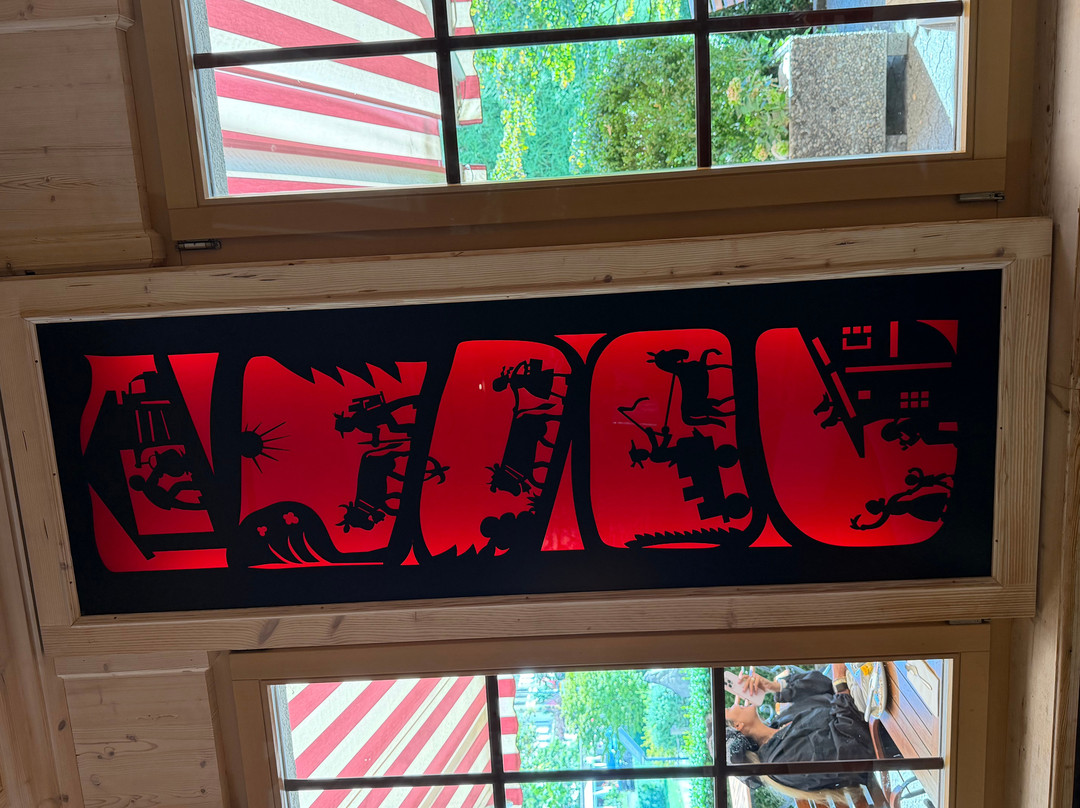 因特拉肯酒店主图