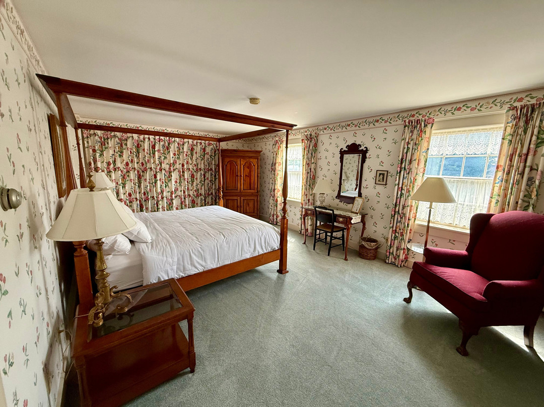 Strawtown Inn