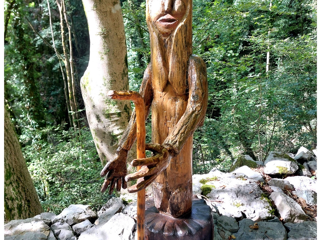 Bicicletta sull'albero - Madonna dell'emigrante boscaiolo-Strozza必去景点