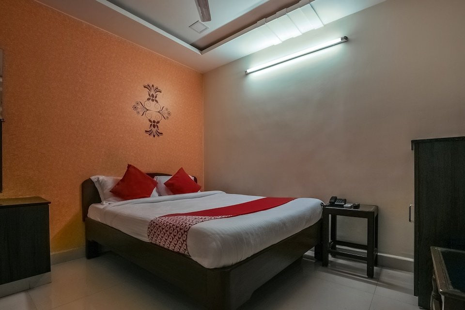 OYO 13909 Kartikeya Grande