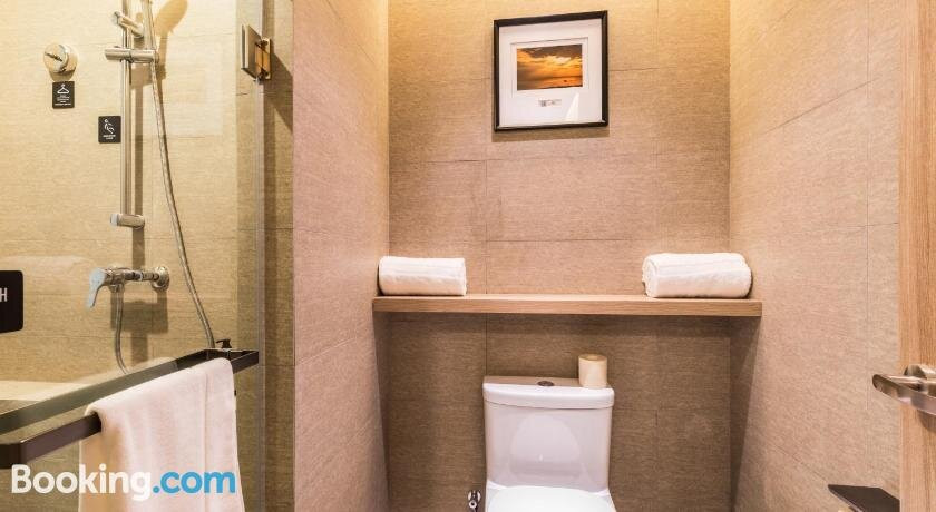 长兴中心广场亚朵酒店主图