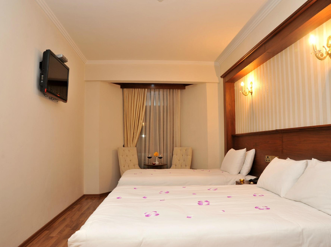 Grand Center Boutique Hotel