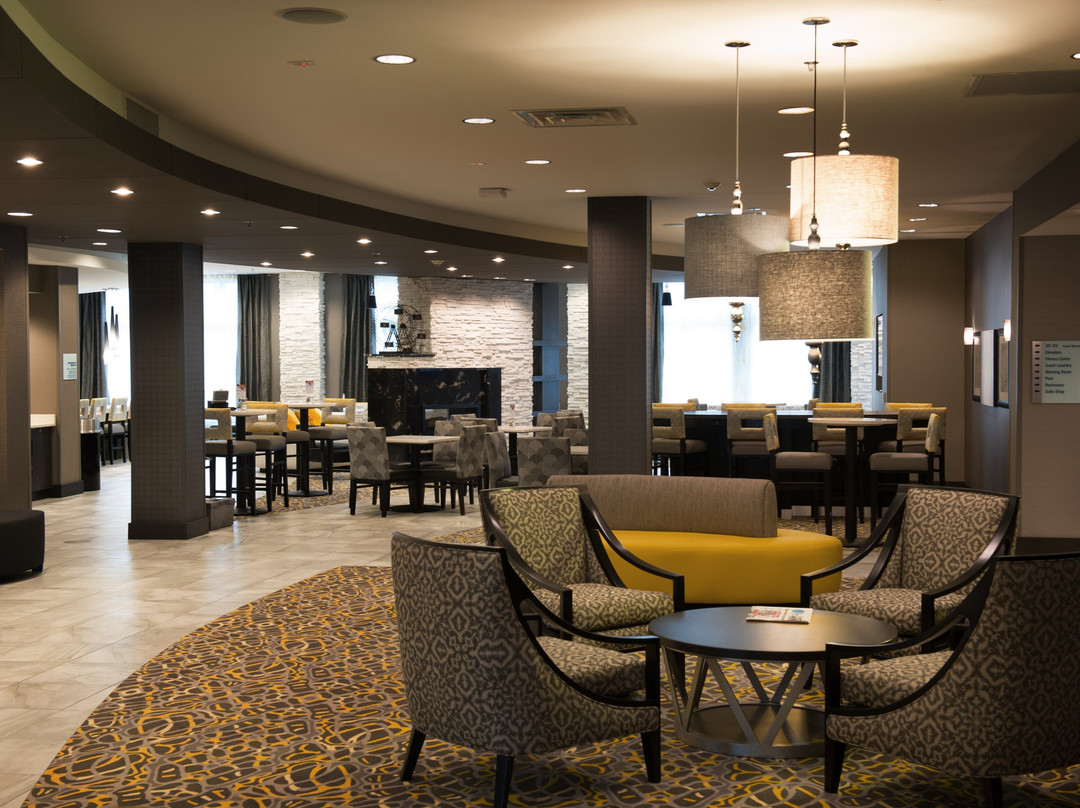 Holiday Inn Express & Suites Madison Central By IHG主图