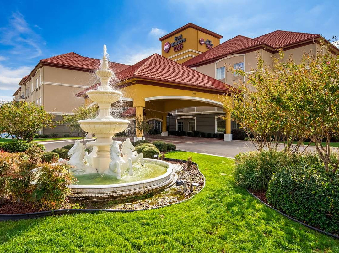 Best Western Plus Monica Royale Inn & Suites主图